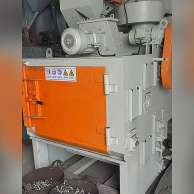 Macchina per lo sgancio a colpo di gancio di piccole dimensioni con capacità di 2500 kg e pulizia normale