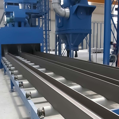 Macchina di soffiatura a caldo con trasportatore a rulli della serie Q69 per la pulizia della superficie del pezzo di lavoro in cantiere navale