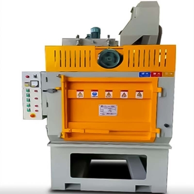 Macchine per la preparazione e il trattamento delle superfici con cintura a rimorchio